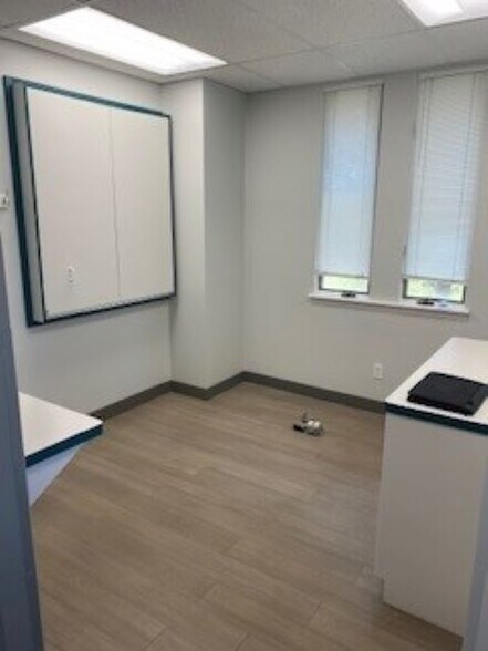 More Photos Of 303-307 Jungermann Rd, Saint Peters Medical For Lease