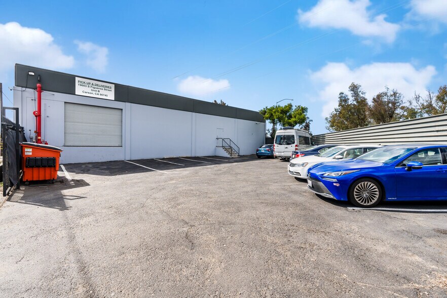 More Photos Of 19603 Figueroa St, Carson Warehouse For Lease