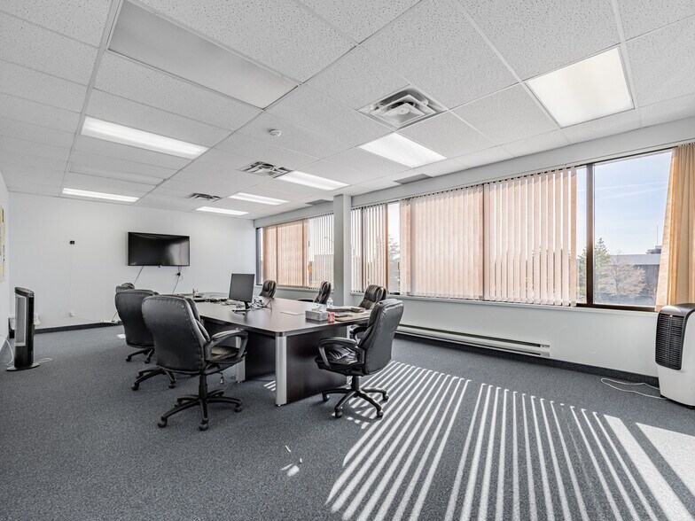 More Photos Of 200 Matheson Blvd W, Mississauga Medical For Lease
