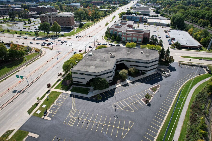 More Photos Of 1233 N Mayfair Rd, Wauwatosa Office For Lease