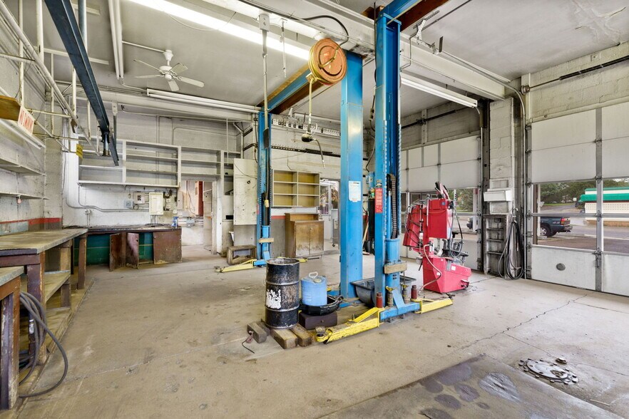 More Photos Of 1822 Logan Ave, Cheyenne Service For Sale