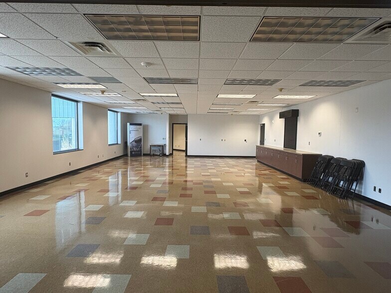More Photos Of 2600 W 49th St, Sioux Falls Office For Lease