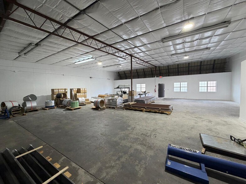 More Photos Of 904 Jan-Mar Ct, Clermont Flex For Lease