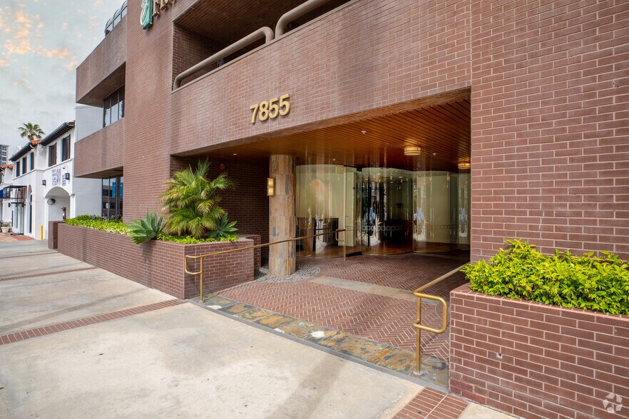 More Photos Of 7855 Fay Ave, La Jolla Medical For Lease