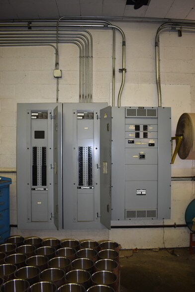More Photos Of 1038 Triplett Blvd, Akron Manufacturing For Sale