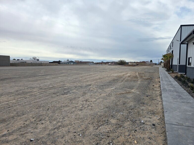 More Photos Of 14372 Rudi Kuefner, Horizon City Truck Terminal For Lease