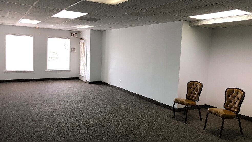 More Photos Of 8755-8785 Mathis Ave, Manassas Office For Lease