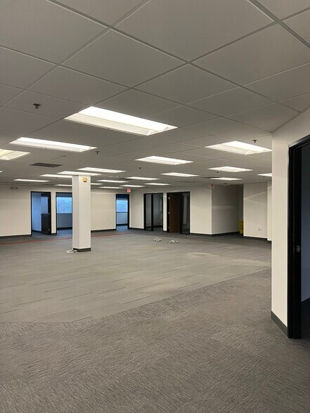 More Photos Of 28400 Northwestern Hwy, Southfield Office For Lease