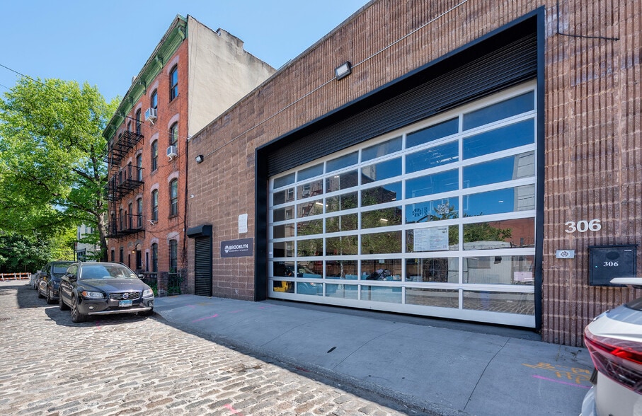 More Photos Of 306 Water St, Brooklyn Warehouse For Sale