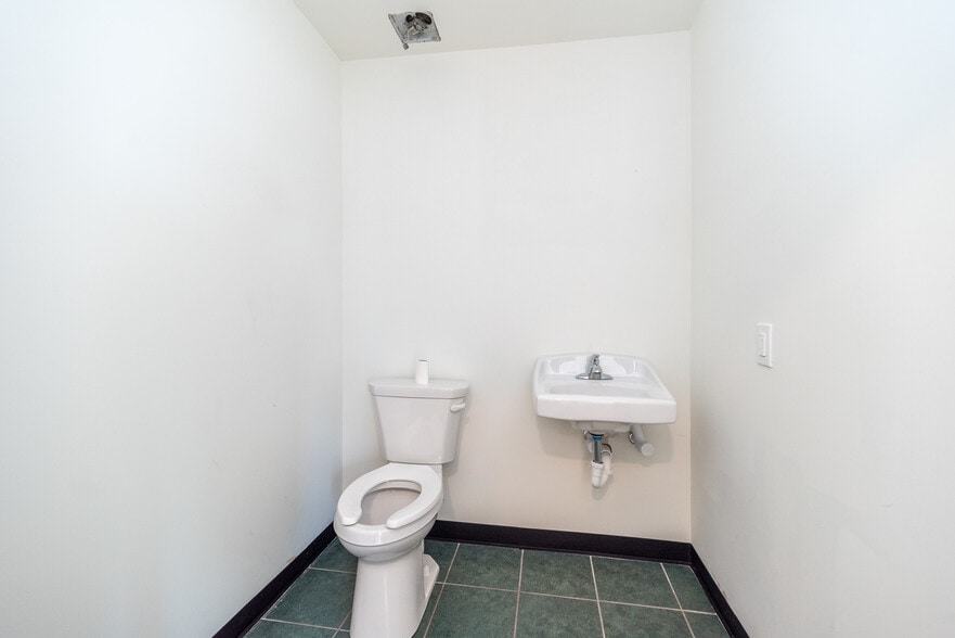 More Photos Of 4018 Durham Rd, Ottsville Storefront Retail Office For Sale