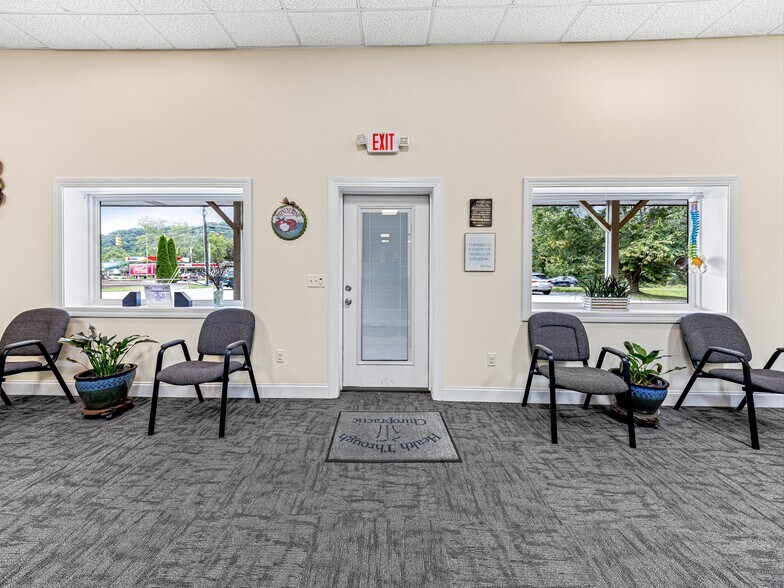 More Photos Of 271 Old Barn Rd, Hendersonville Medical For Sale