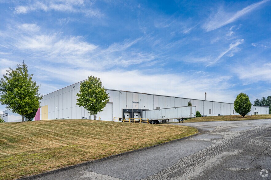 More Photos Of 2251 Sweeney Dr, Clinton Warehouse For Lease