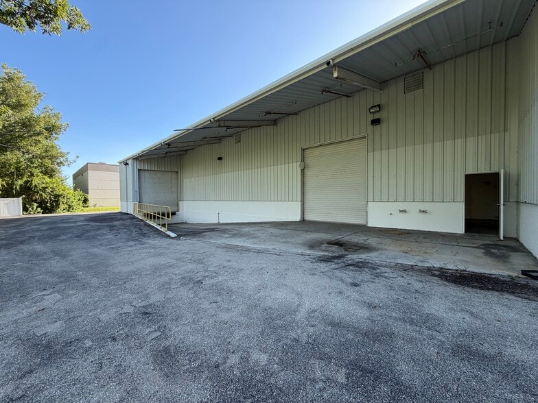 More Photos Of 12180 Metro Pky, Fort Myers Distribution For Sale