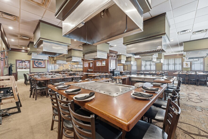More Photos Of 12950 Fair Lakes Shopping Ctr, Fairfax Restaurant For Sale