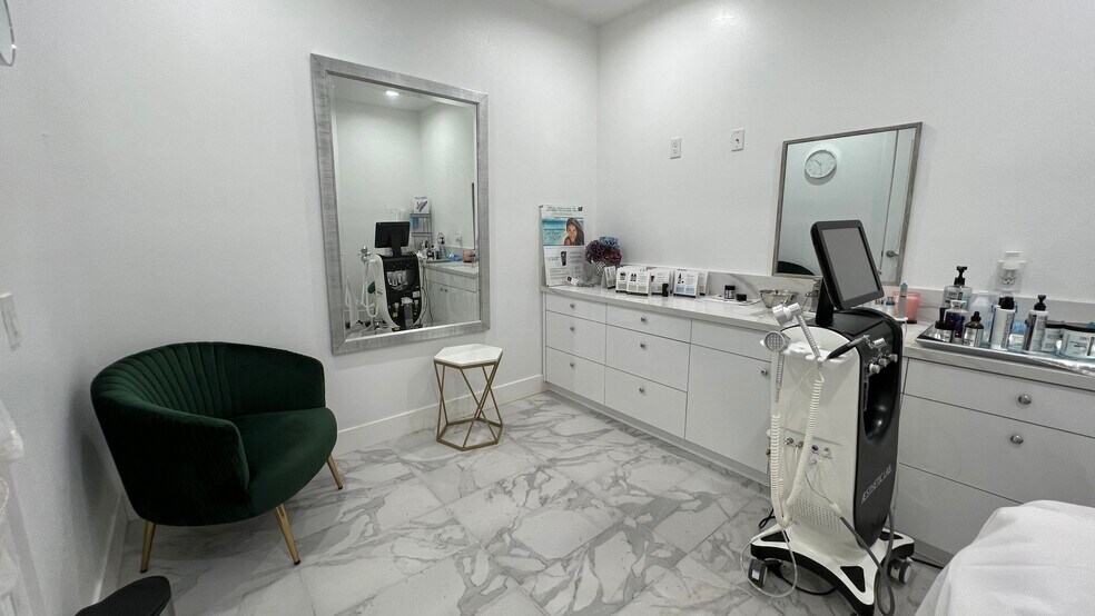 More Photos Of 12372 Garden Grove Blvd, Garden Grove Medical For Sale