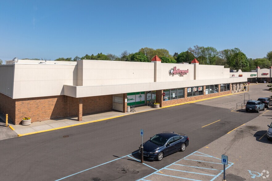 Primary Photo Of 1525-1619 S Opdyke Rd, Bloomfield Hills Storefront For Lease