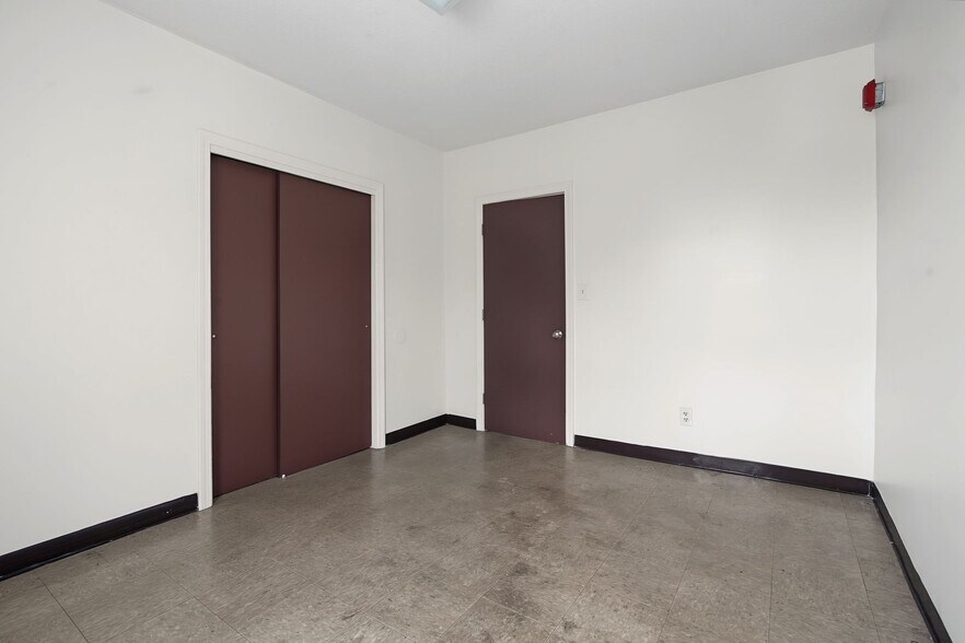 More Photos Of 471 Pond St, Woonsocket Apartments For Sale