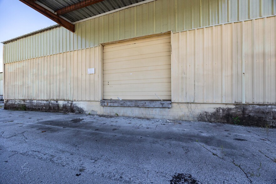 More Photos Of 3710-3719 E Us-90, Lake City Manufacturing For Lease