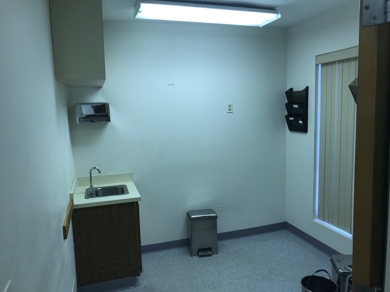 More Photos Of 2211 Lyell Ave, Rochester Medical For Lease