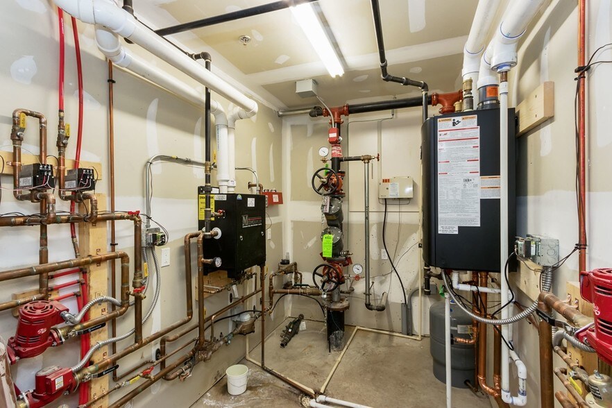 More Photos Of 801 62nd St, Marion Showroom For Sale