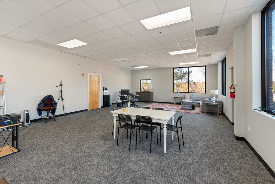 More Photos Of 129 Oakpark Dr, Mooresville Light Manufacturing For Lease