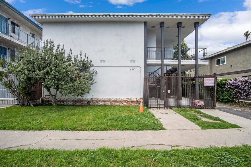 More Photos Of 14317 Haynes St, Van Nuys Apartments For Sale