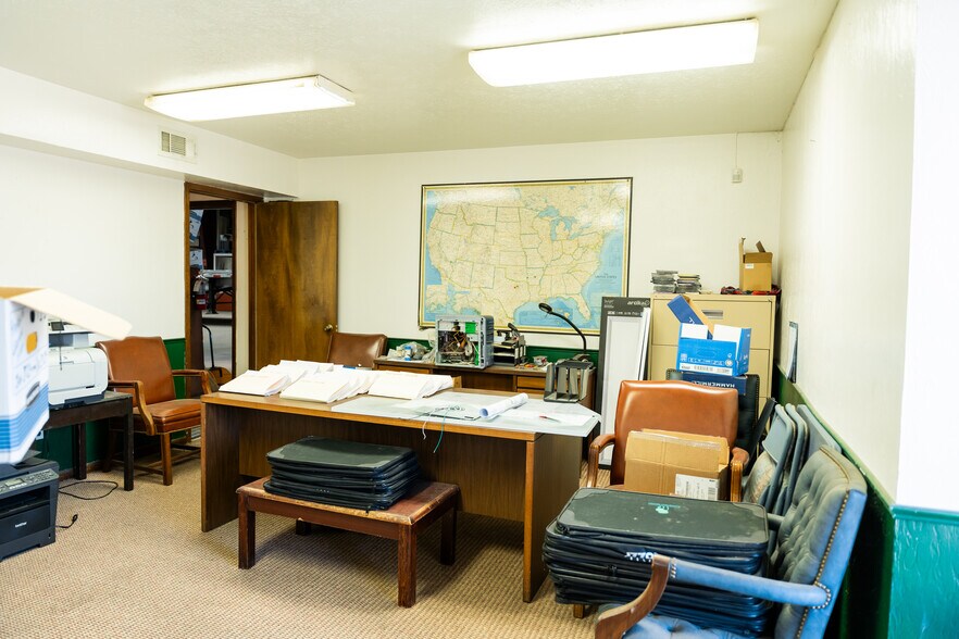 More Photos Of 1630 N Interstate 35 E, Lancaster Flex For Sale