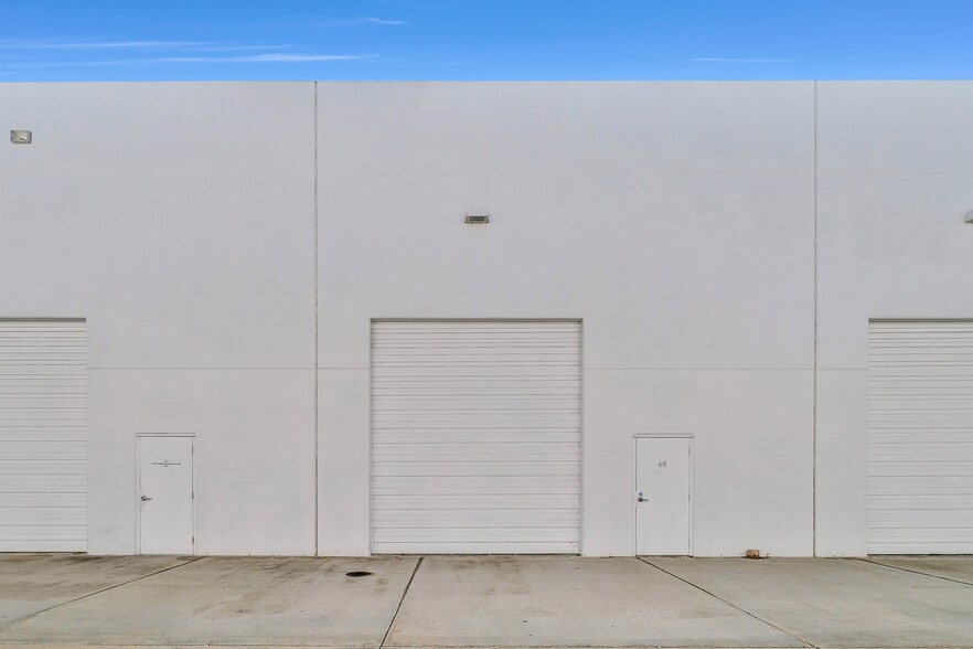 More Photos Of 64-76 Maxwell, Irvine Light Manufacturing For Lease