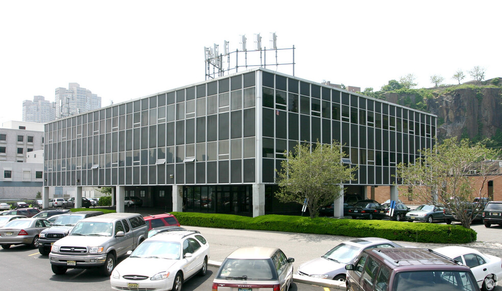 Primary Photo Of 7701 Marine Rd, North Bergen Office For Lease