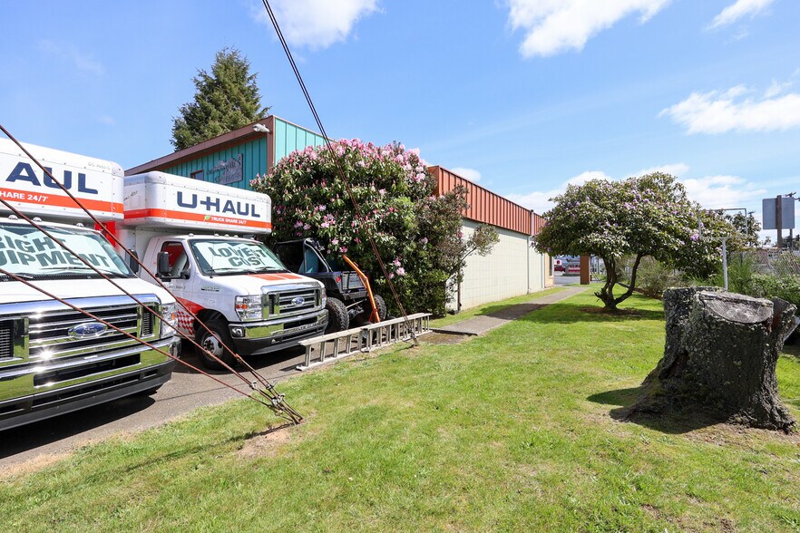 More Photos Of 2133 Winchester ave, Reedsport Freestanding For Sale