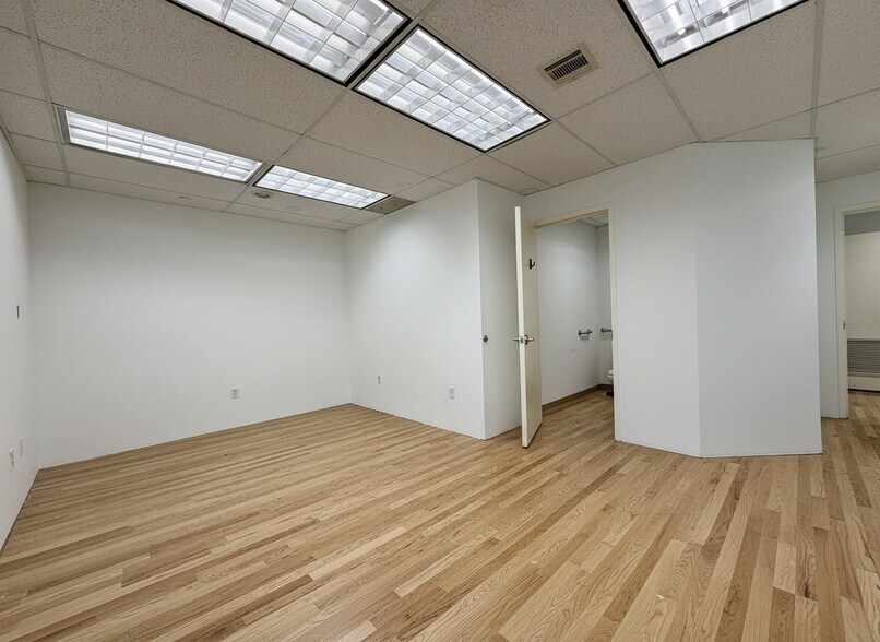 More Photos Of 400 Bedford Ave, Brooklyn Multifamily For Sale