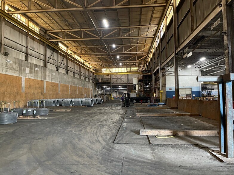 More Photos Of 26300 Miles Rd, Bedford Heights Warehouse For Lease