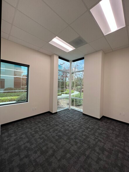 More Photos Of 7090 Miratech Dr, San Diego Unknown For Lease