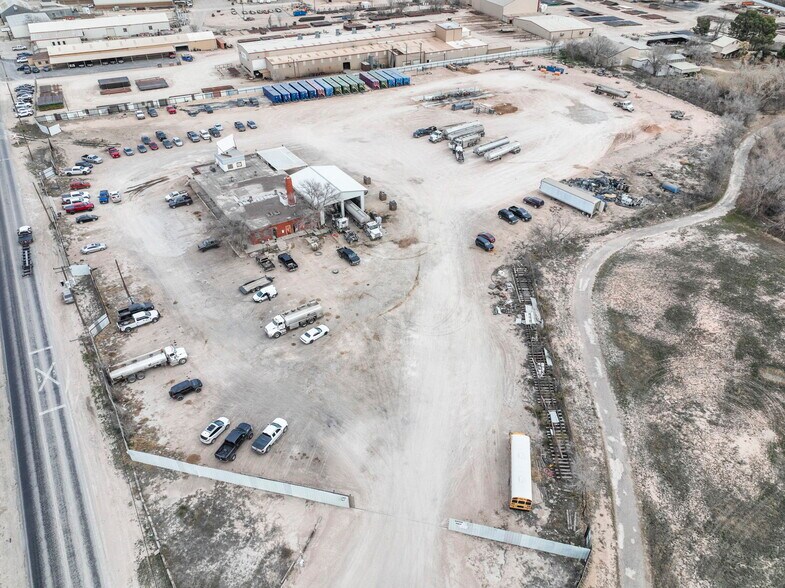 More Photos Of 2419 W Murphy St, Odessa Truck Terminal For Sale
