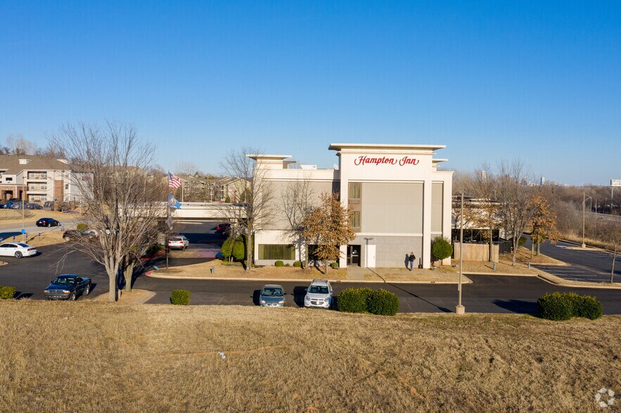 More Photos Of 7852 W Parkway Blvd, Tulsa Hotel For Sale