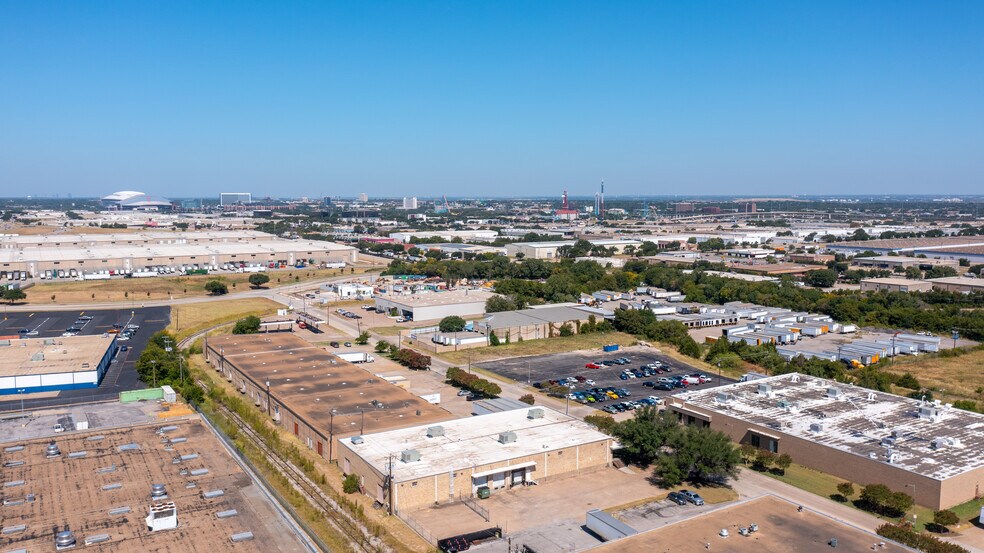 More Photos Of 3320 Dalworth St, Arlington Warehouse For Sale