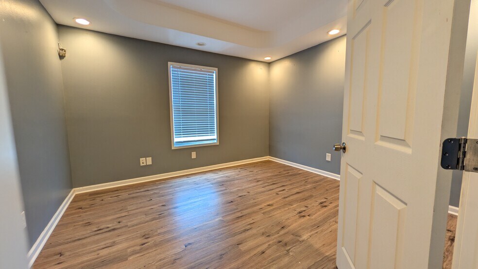 More Photos Of 515 Mountain Dr, Destin Flex For Lease