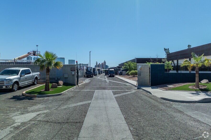 More Photos Of 4300 W Tropicana Ave, Las Vegas Warehouse For Lease