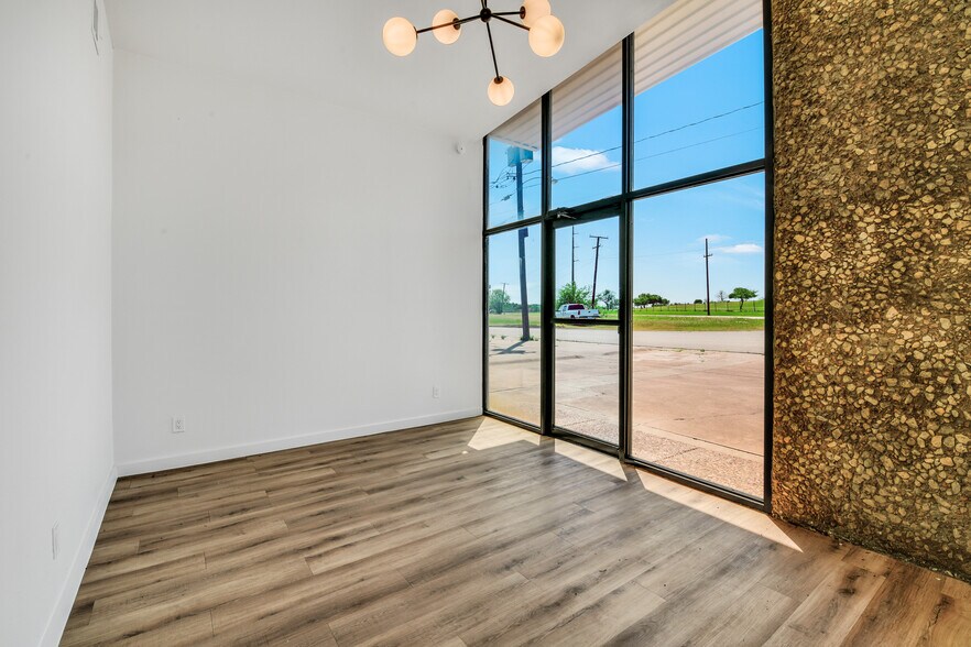 More Photos Of 3115 Sabine St, Forest Hill Warehouse For Sale