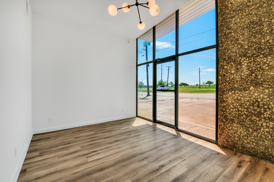 More Photos Of 3115 Sabine St, Forest Hill Warehouse For Sale