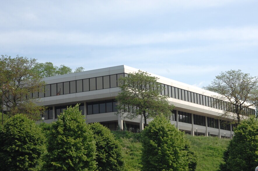 Primary Photo Of 400 Holiday Dr, Pittsburgh Unknown For Lease