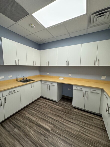 More Photos Of 1160 E Ogden Ave, Naperville Unknown For Lease