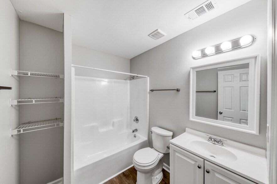 More Photos Of 100-202 Oak Bluff Dr, Athens Apartments For Sale