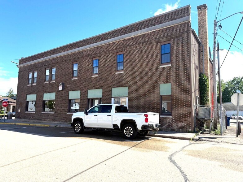 More Photos Of 125 N Main St, Marion Storefront Retail Residential For Sale