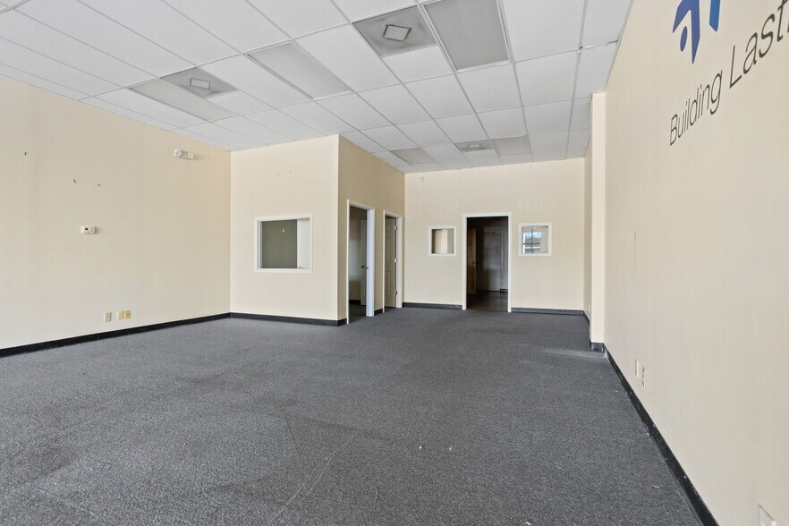 More Photos Of 3016 N Main St, Anderson Storefront Retail Office For Lease