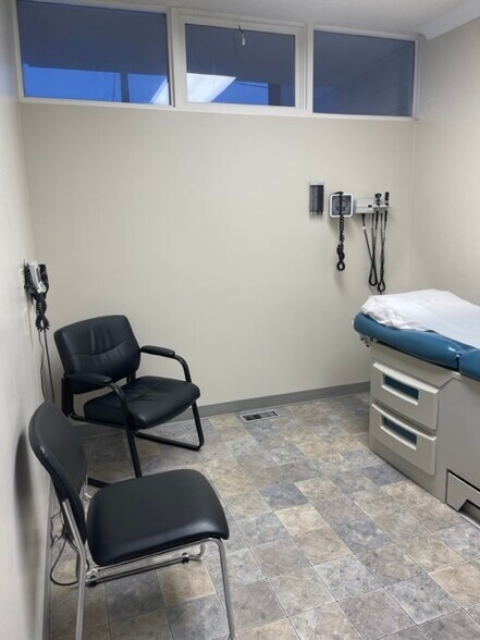 More Photos Of 8808 92nd St NW, Edmonton Office For Sale