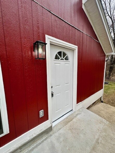 More Photos Of 19 N Bridge St, Round Hill Apartments For Sale