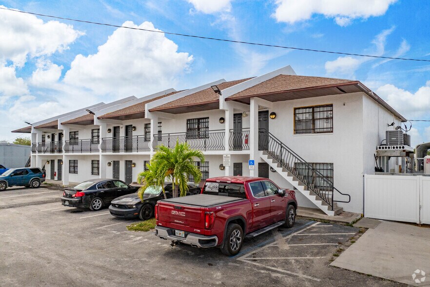 More Photos Of 2700 Evans Ave, Fort Myers Light Manufacturing For Sale