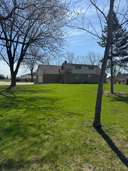 More Photos Of 2525 Oakwood Rd, Oak Creek Schools For Sale