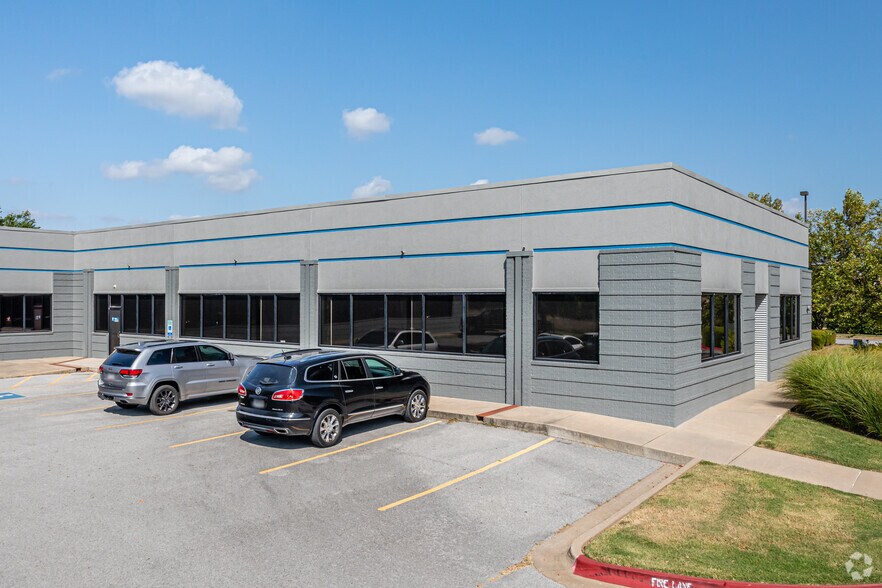 More Photos Of 210 SE 34th St, Bentonville Office For Sale
